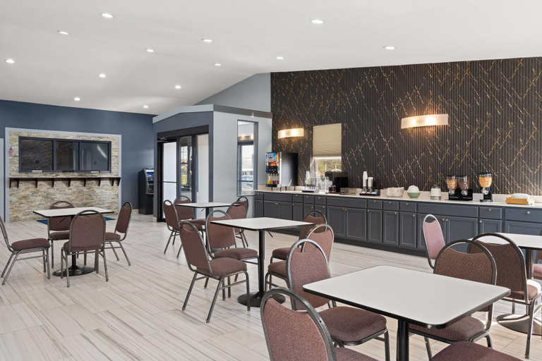 Food & Drinks 5, Super 8 by Wyndham Fort Wayne, Allen