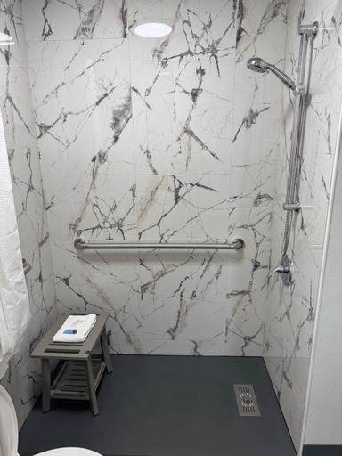 Bathroom 4, Gateway Inn, Uinta