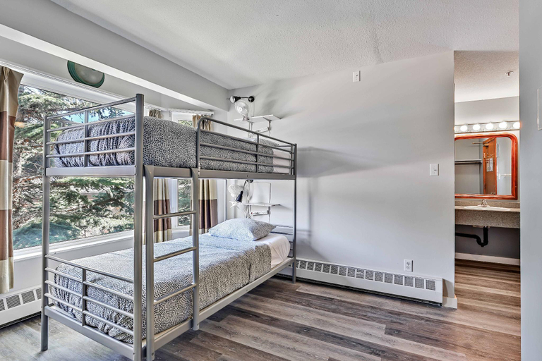 Bedroom 3, Samesun Banff, Division No. 15