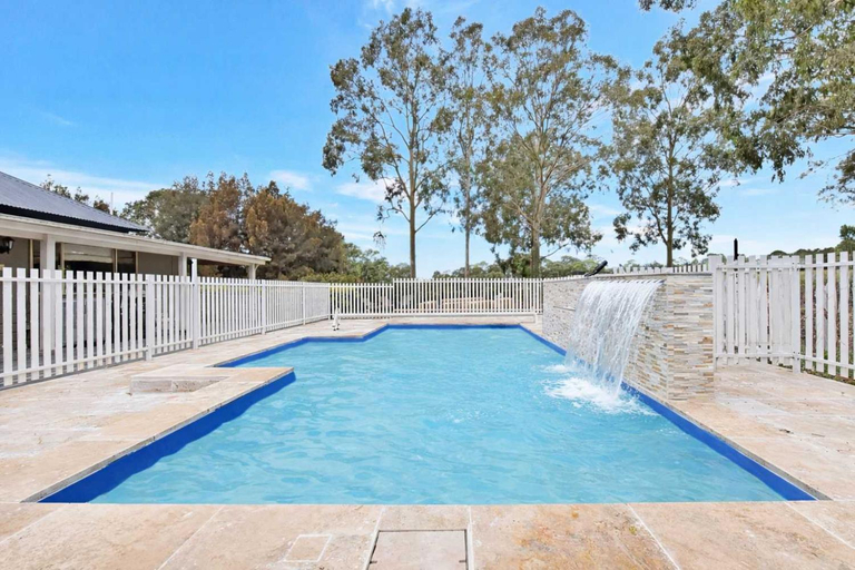 Sport & Beauty, Brokenback Vineyard Cottage, Cessnock