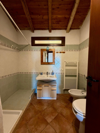 Bathroom 4, Fattoria Manostalla, Palermo