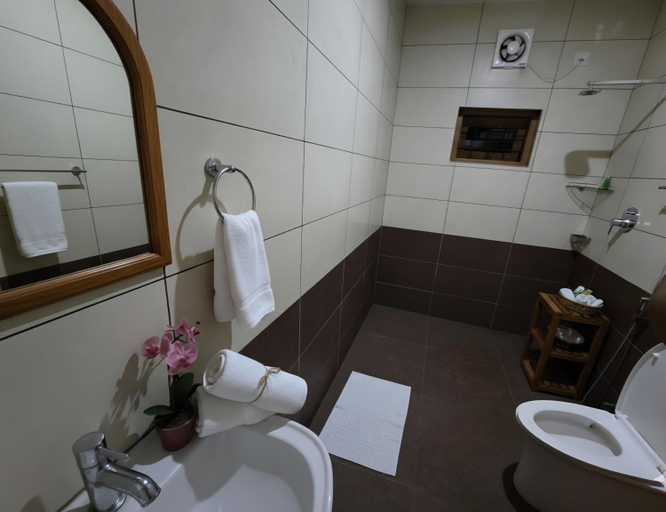 Bathroom 5, Anand homestay, Idukki