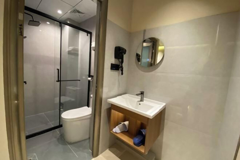 Bathroom 3, Liwang Hotel, Qiannan Buyei and Miao