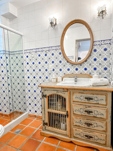Bathroom 3, Predio Vinicius de Moraes, Rio de Janeiro