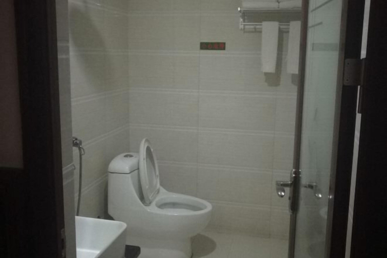 Bathroom 4, Tianyue Business Hotel, Haikou