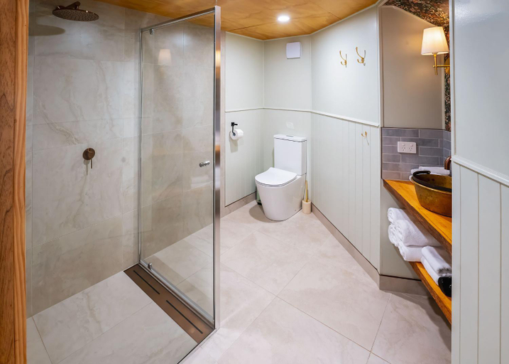 Bathroom 2, Wilder Tasmania, Kentish