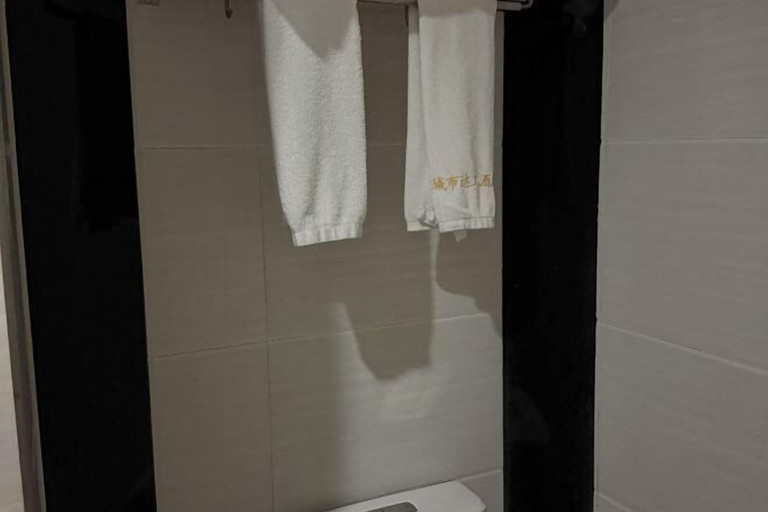 Bathroom, Guests City Daren Theme Hotel, Laibin