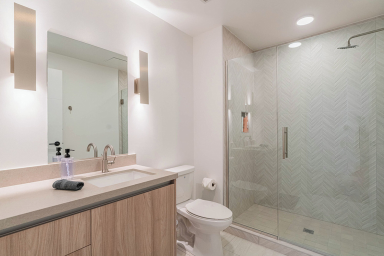 Bathroom 3, Deluxe Stay 5mins to Convention Center, Maricopa