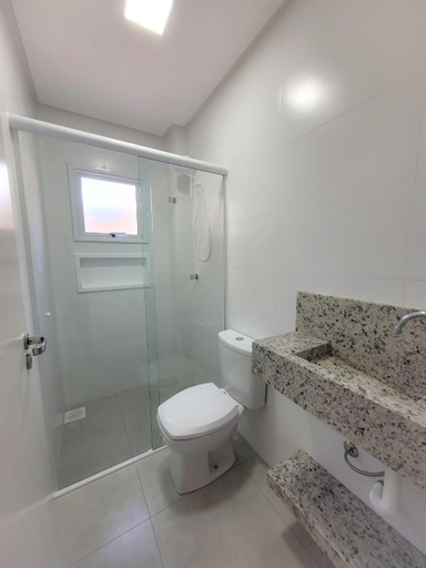 Bathroom, Mariscal Flat, Bombinhas