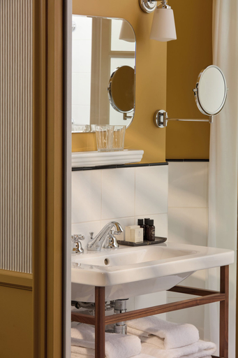 Bathroom 3, Hôtel des Orfèvres, Paris