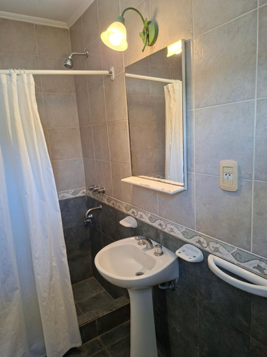 Bathroom 4, Hotel El Descanso, Junín