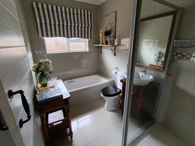 Bathroom 3, Aquadel Accomodation, Nelson Mandela Bay