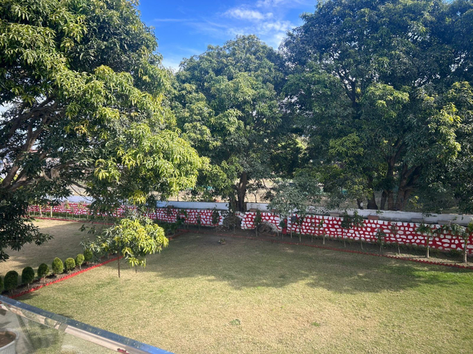 Property grounds 4, Saalak Farm Stay, Dehradun