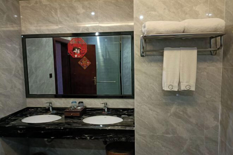 Bathroom 3, Yinshan International Hotel, Hengyang