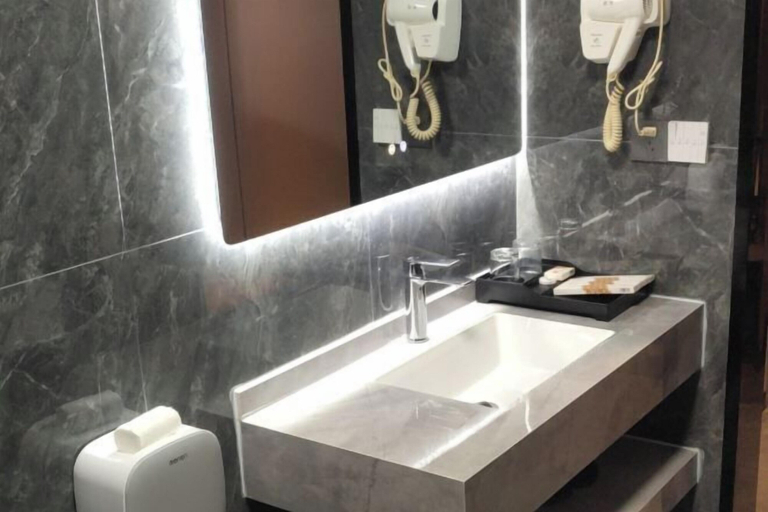 Bathroom 3, Home Inn Huayi Select Hotel (Shangrao Yanshan Hekou Town Jiuyang Avenue), Shangrao
