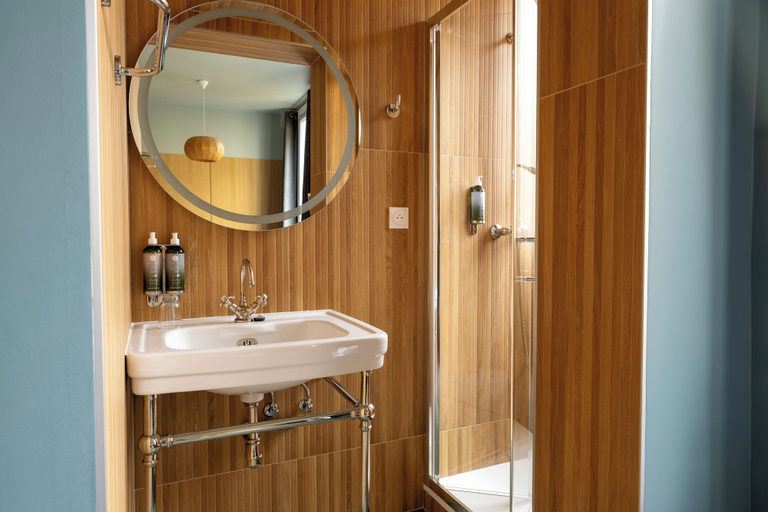 Bathroom 4, Hôtel d'Angleterre, Yvelines