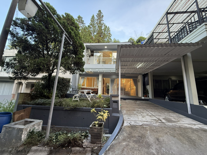 Exterior & Views, Villa Amethyst Dago Pakar FE-22 4BR with Private Pool ( FAMILY ONLY), Bandung
