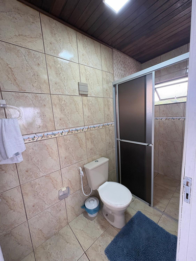 Bathroom, Caixa d aco residence, Porto Belo
