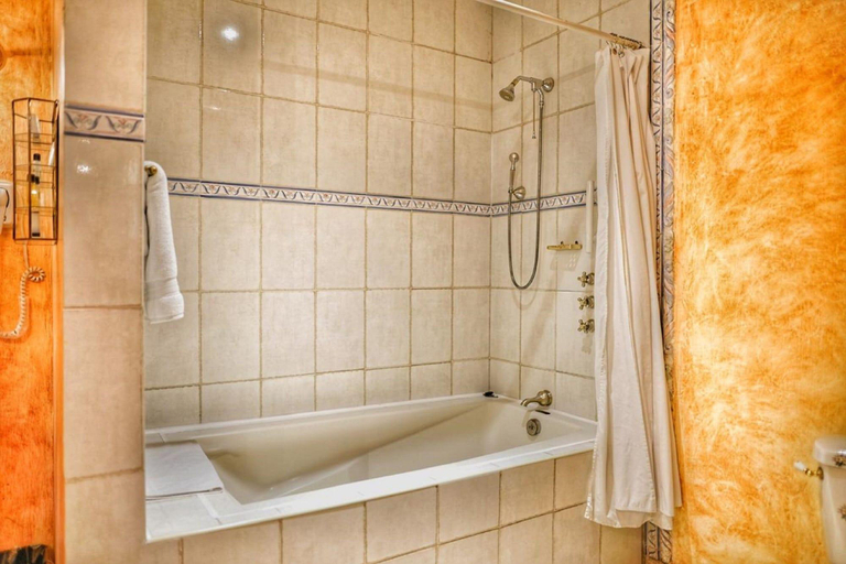 Bathroom 5, La Casa de la Marquesa, Querétaro
