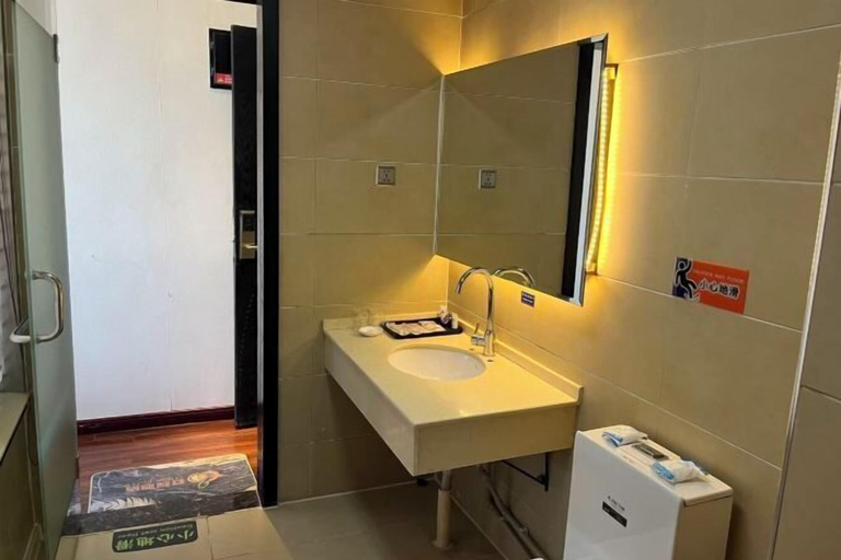 Bathroom 5, Lemon Hotel (Karamay Dushanzi), Karamay