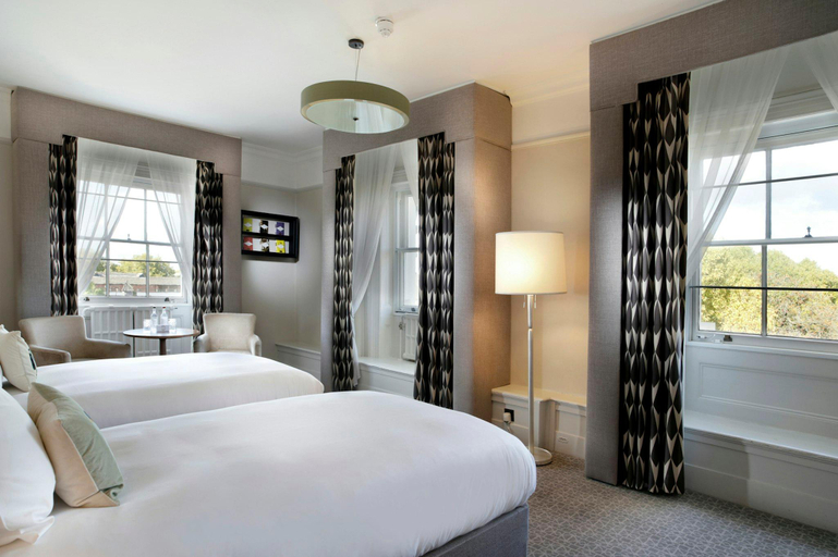Bedroom 2, Queen's Hotel Cheltenham, Gloucestershire