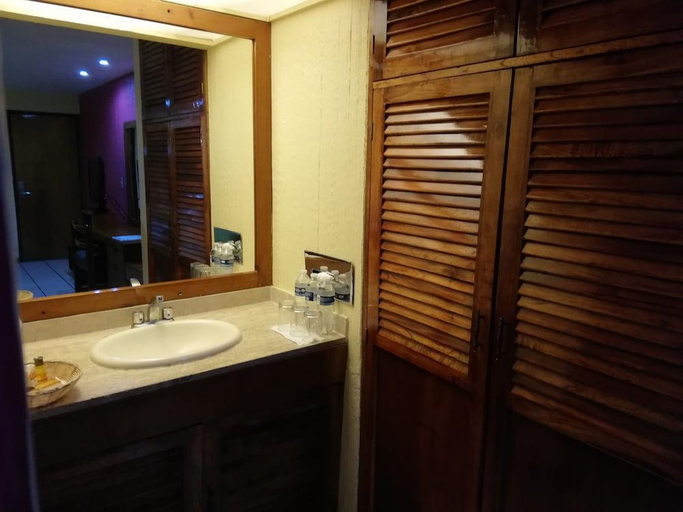 Bathroom 4, Los Andes Coatzacoalcos, Coatzacoalcos