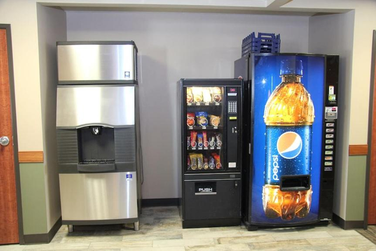 Food & Drinks 3, Green Acres Hotel, Pike