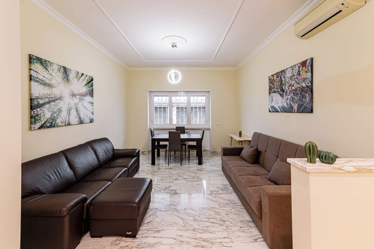 Living area 2, Luca Flat - Tiburtina Train Station, Rome