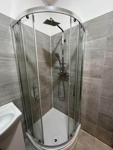 Bathroom 2, Oyo Northbrook Apartments, London