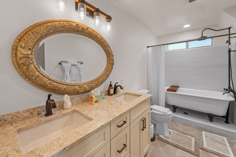 Bathroom 5, Eads by the Lake, San Bernardino