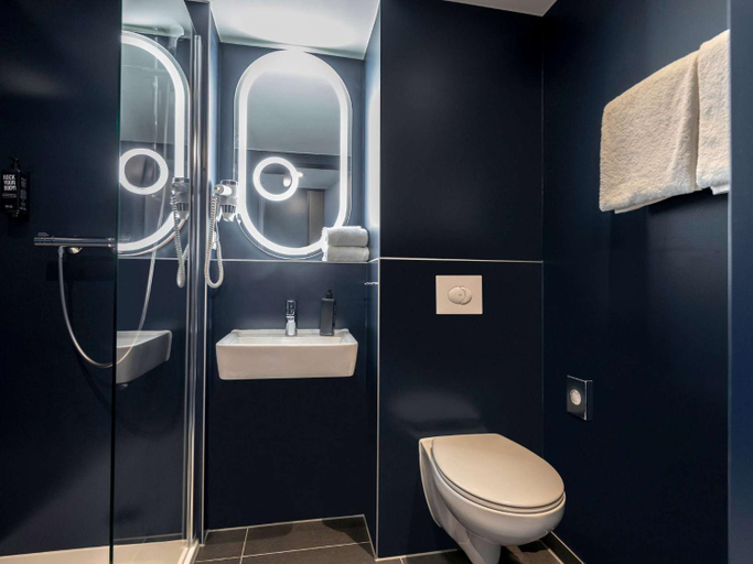 Bathroom, Ibis Duesseldorf Airport, Düsseldorf