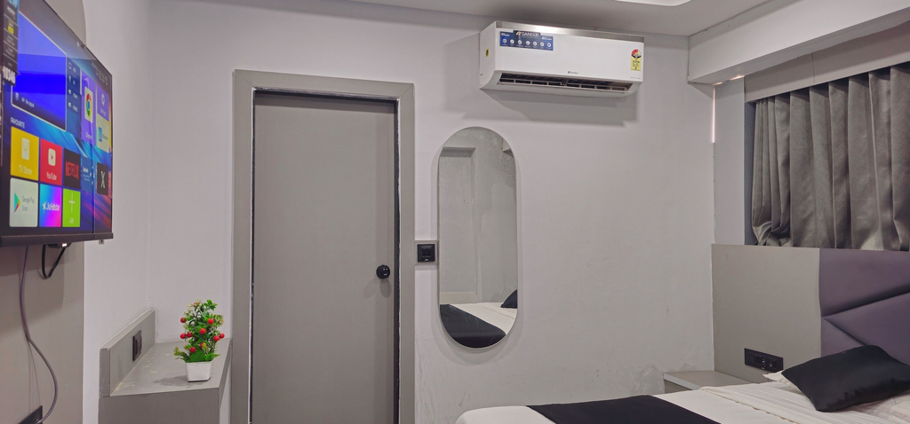 Room 4, Hotel HR Gold, Ahmadabad
