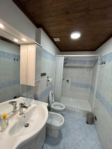Bathroom 5, Villa Lanusei, Roma