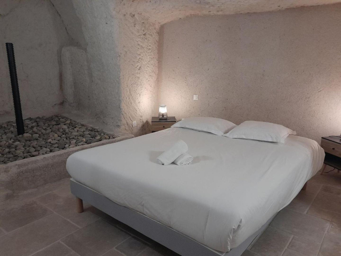 Bedroom 2, La troglodyte fantastique Lochoise, Indre-et-Loire