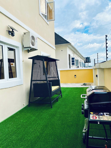 Outdoor dining, Livin Lagos Shortstays, Eti-Osa