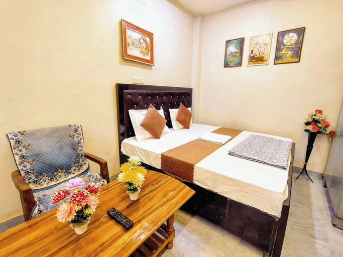 Room 4, Luxury Hotel River Miles Inn Varanasi, Varanasi