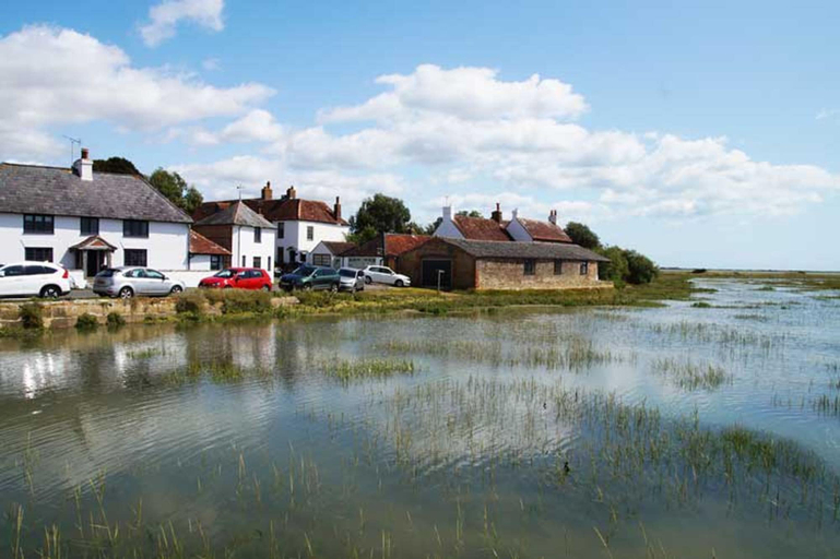 Room 4, Buttercup - Super King Ensuite Room in Sidlesham, West Sussex