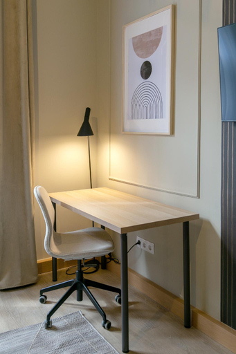 5, Quiet Apartment 6 min Walk to Metro - 4 Stops to Opera, Wien