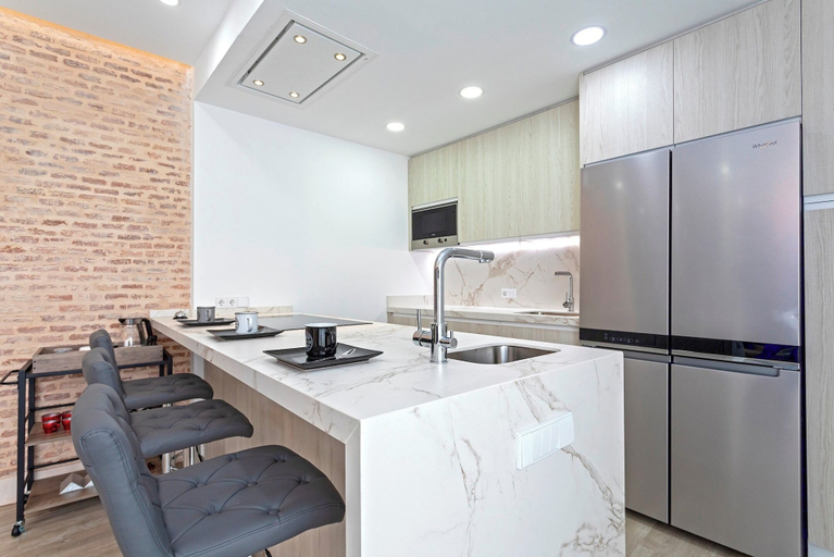 Private kitchen 4, Marvelous 2-bedroom Apartment With Terrace in Triana. Castilla II, Sevilla