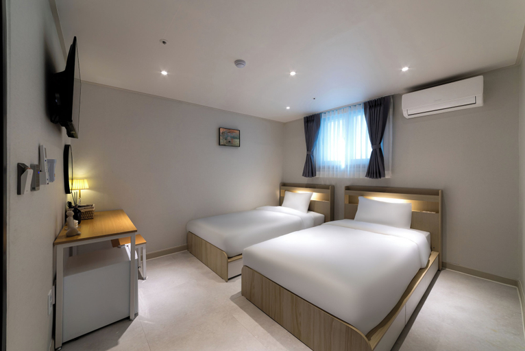 Room 3, BigBoxStay Myeongdong, Jung