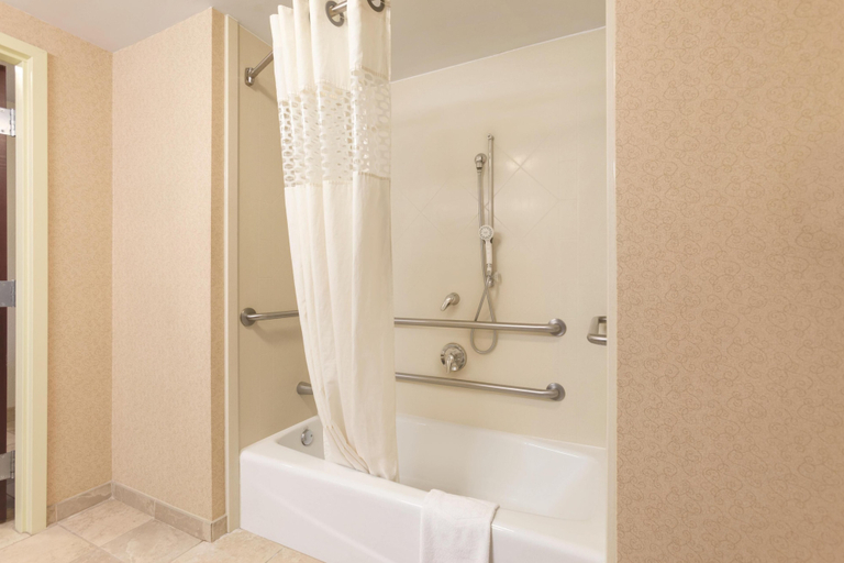 Bathroom 4, Hampton Inn & Suites Greenfield, Franklin