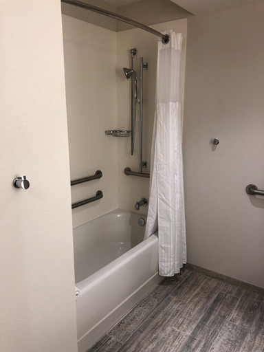 Bathroom 5, Island House Hotel Orange Beach - a DoubleTree by Hilton, Baldwin