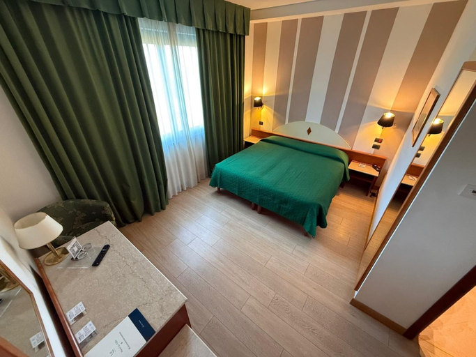 Bedroom 5, Hotel Le Ville, Lucca