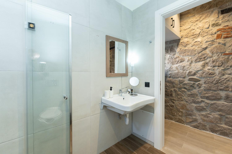 Bathroom 3, MONOPATI HOUSE, Thessaly
