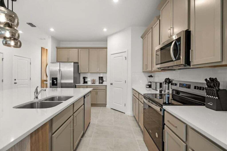 Private kitchen 2, 7 Bedrooms S / Solara Home, Osceola