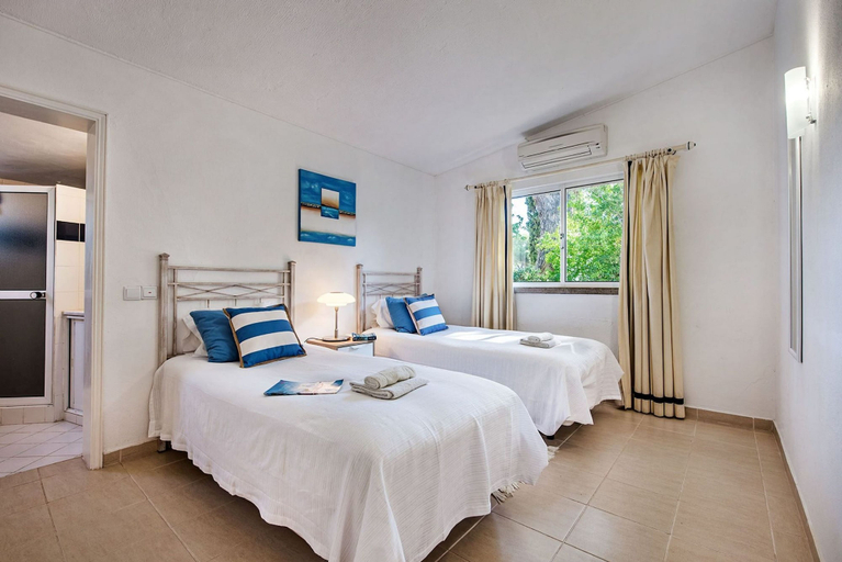 Room 5, Villa Joya in Loule With 4 Bedrooms and 4 Bathrooms, Loulé