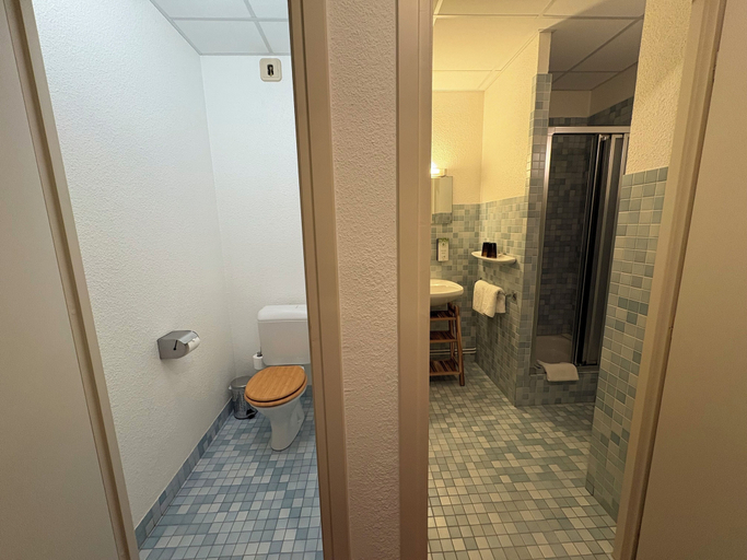 Bathroom 4, Hotel Deybach, Haut-Rhin
