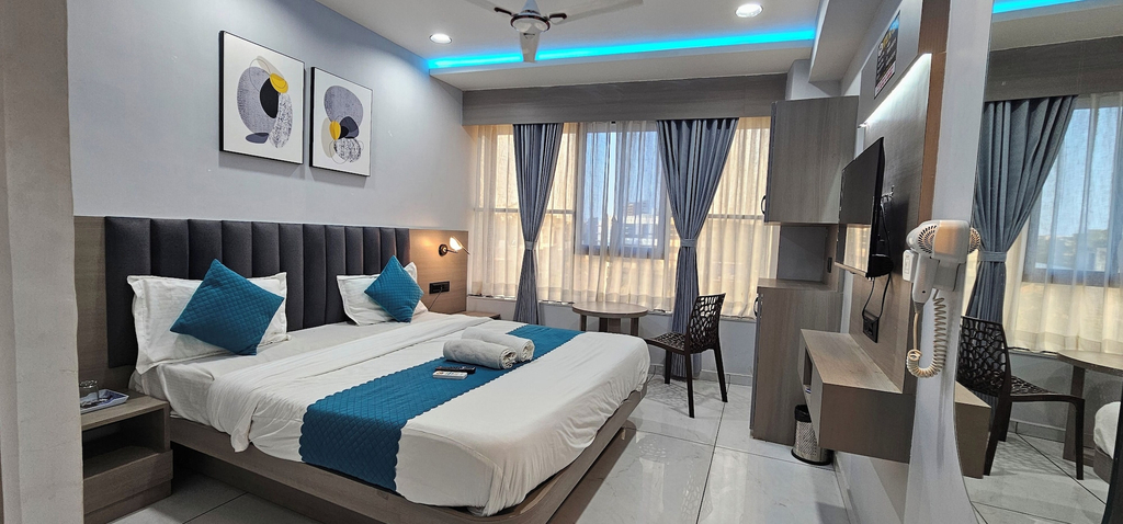 Room 2, Hotel HR Grand, Ahmadabad