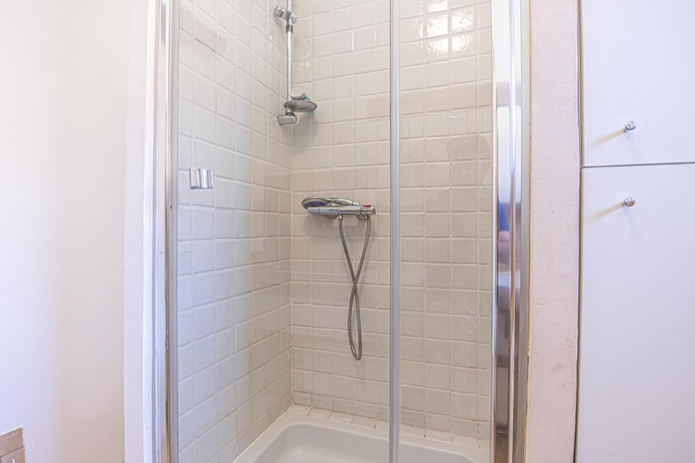 Bathroom 3, Budget Friendly Private Rooms with Garden, Wien