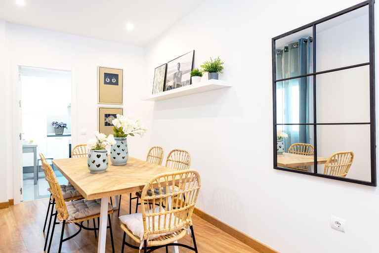 In-room dining 2, Modern Apartment in Prime Location. Marín García III, Málaga